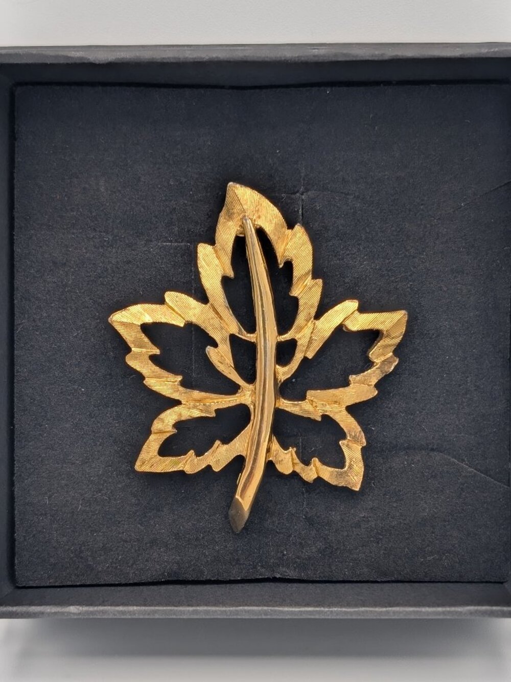 Vintage Signed Boucher Maple Leaf Brooch Gold Plated Mid Century Pin 0113